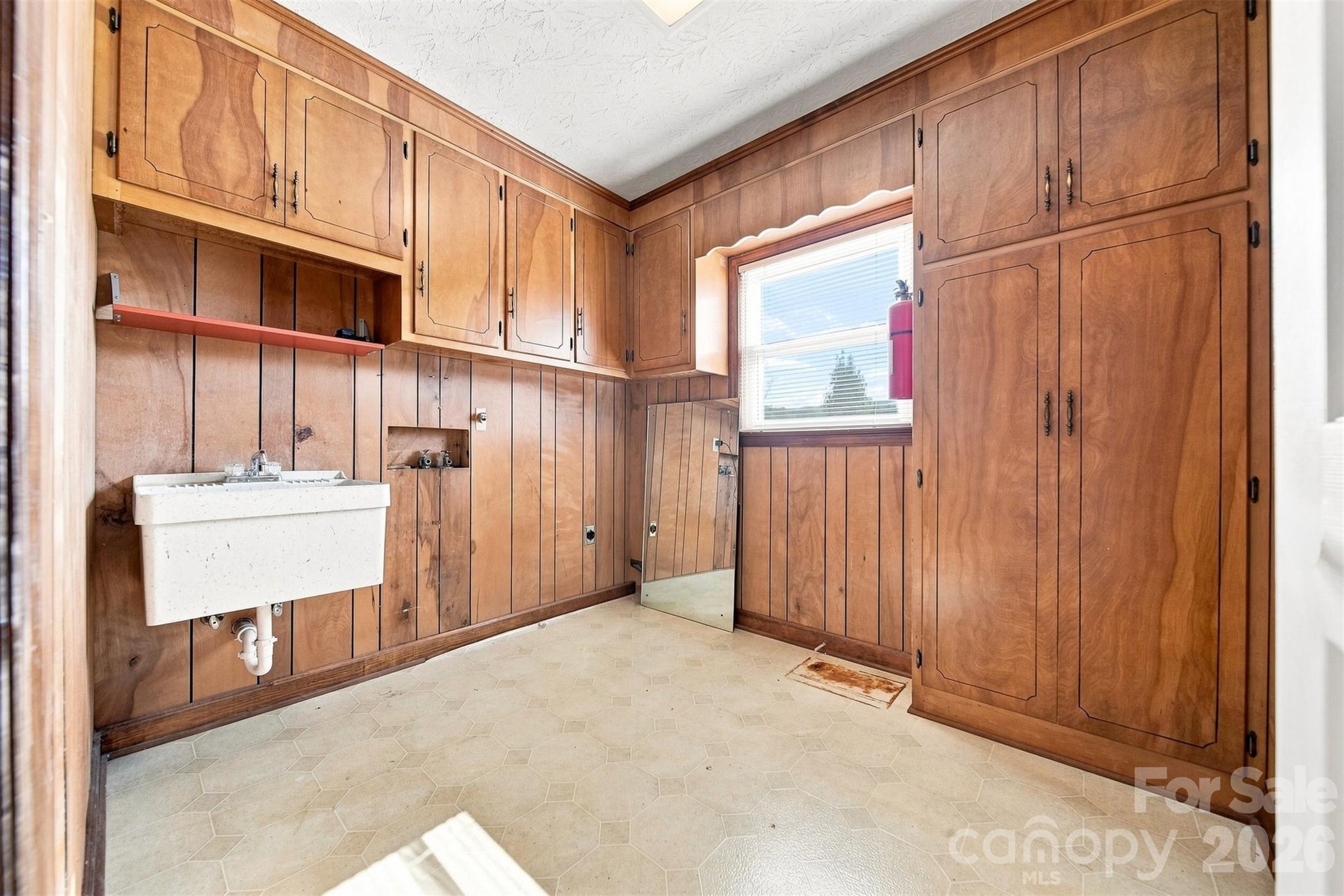 2796 Lakeview Drive — Lenoir
