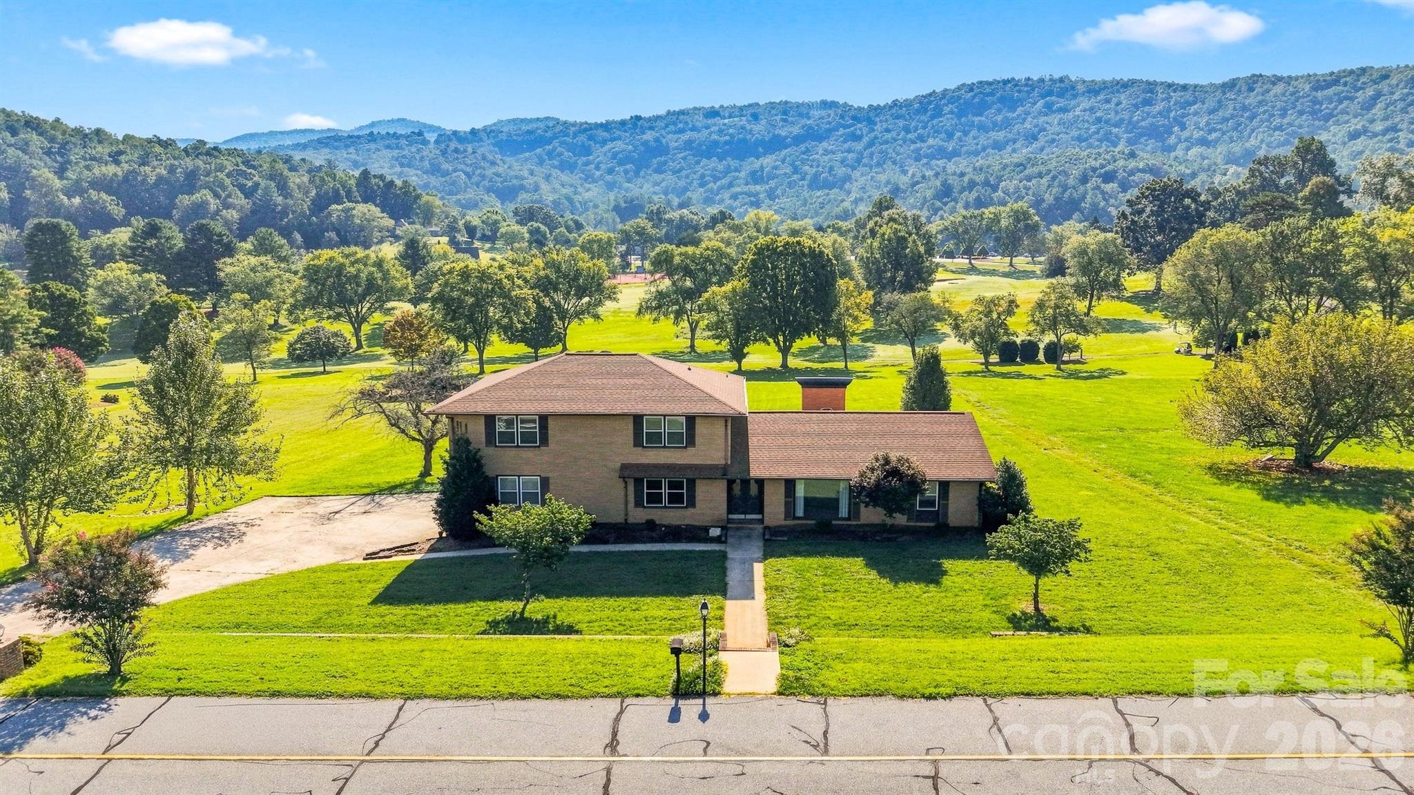 2796 Lakeview Drive — Lenoir