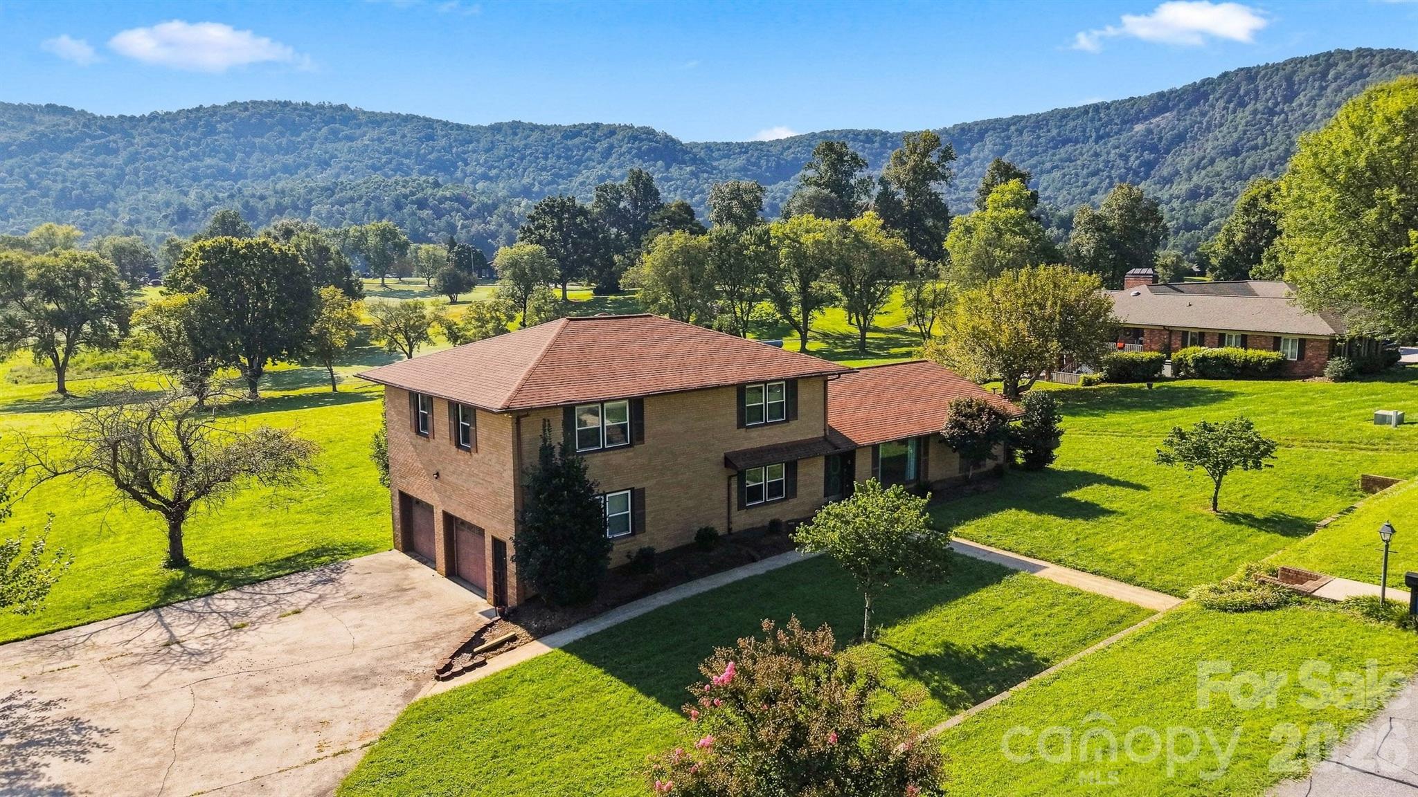 2796 Lakeview Drive — Lenoir