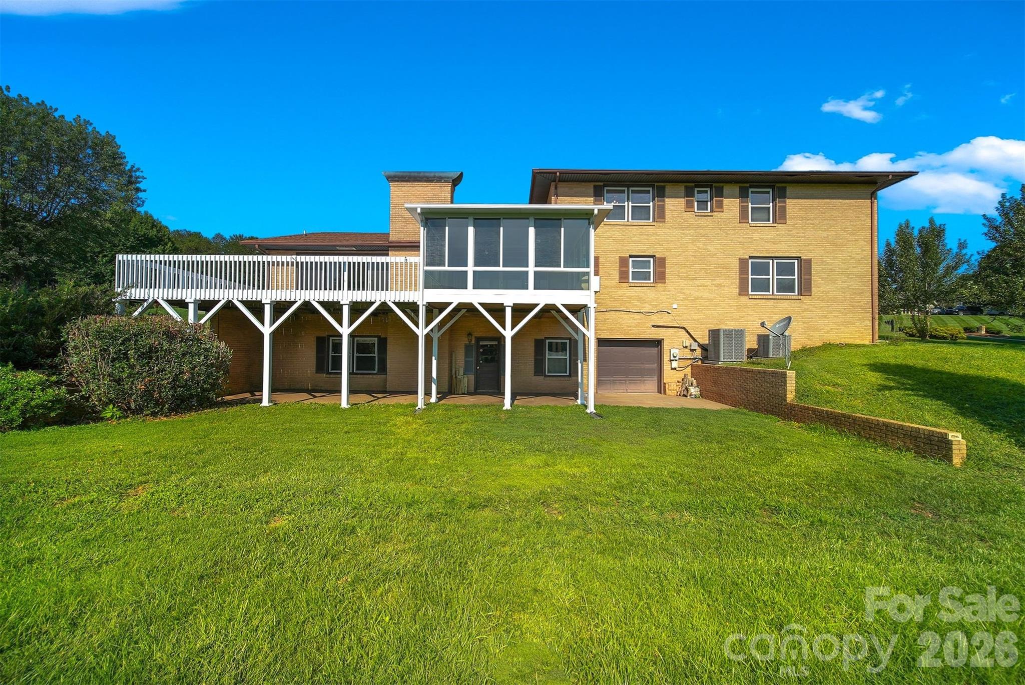 2796 Lakeview Drive — Lenoir