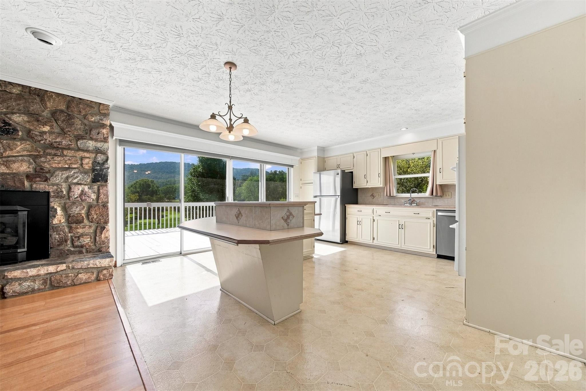 2796 Lakeview Drive — Lenoir
