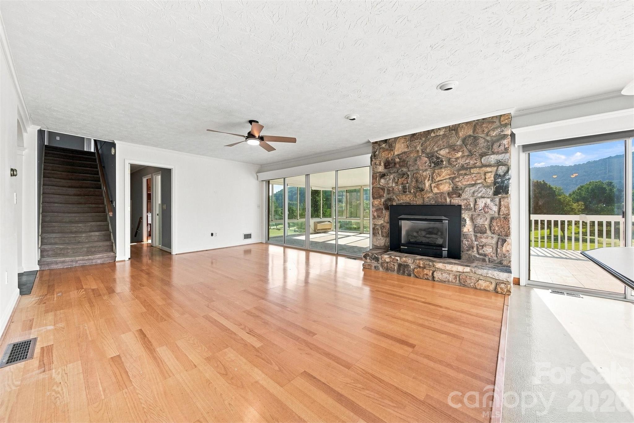 2796 Lakeview Drive — Lenoir