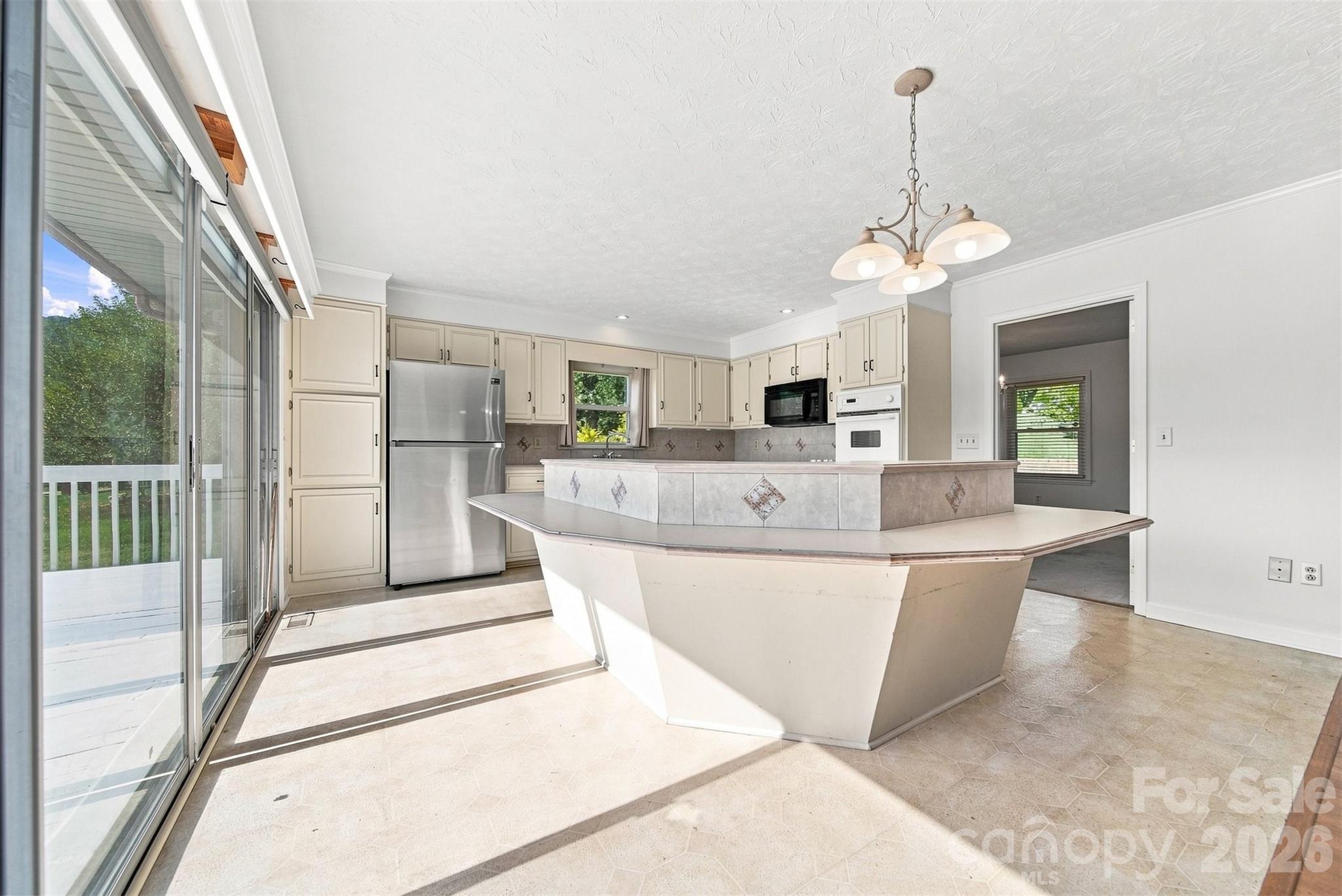 2796 Lakeview Drive — Lenoir