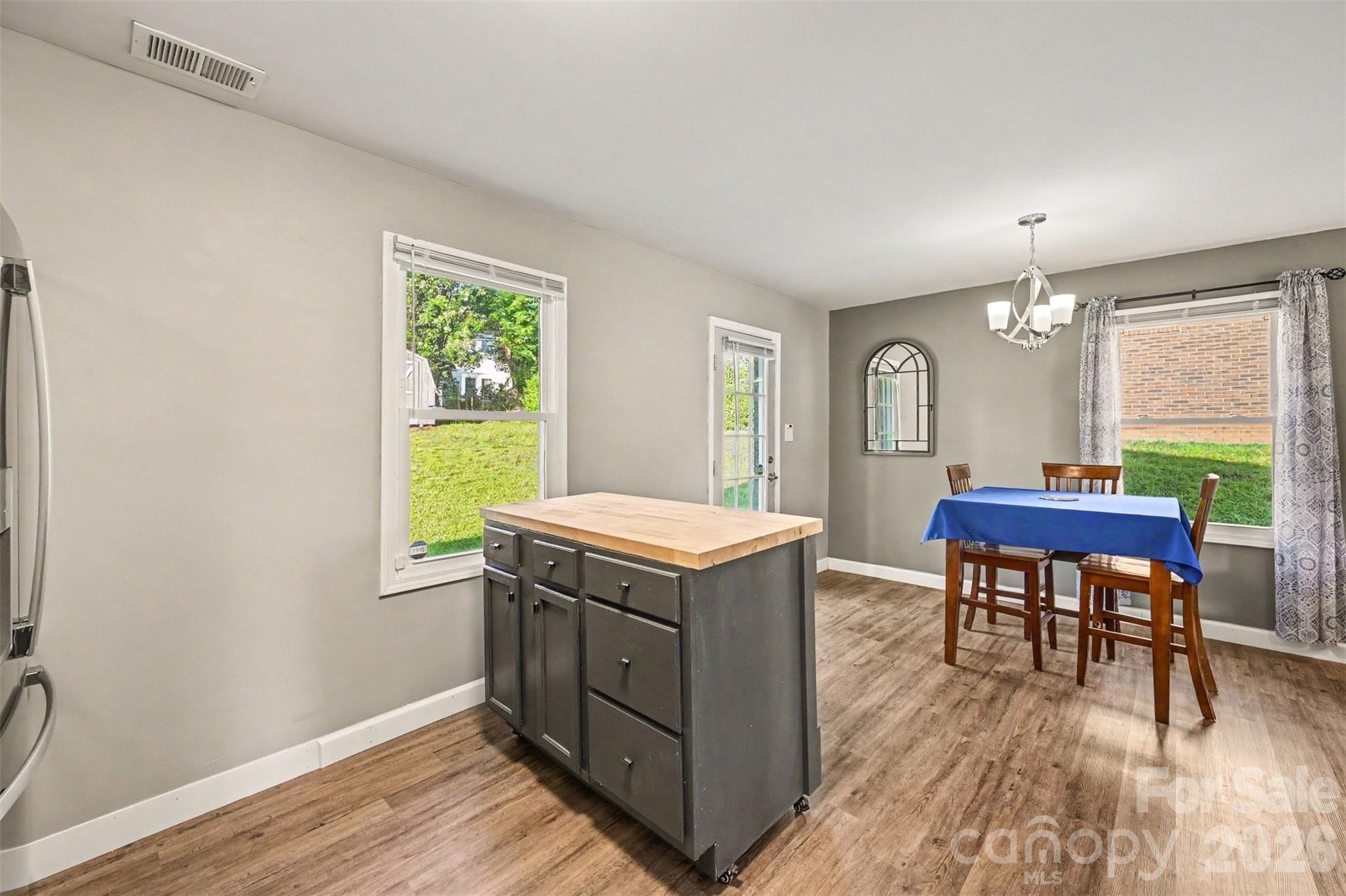 812 Capps Hill Mine Road — Charlotte