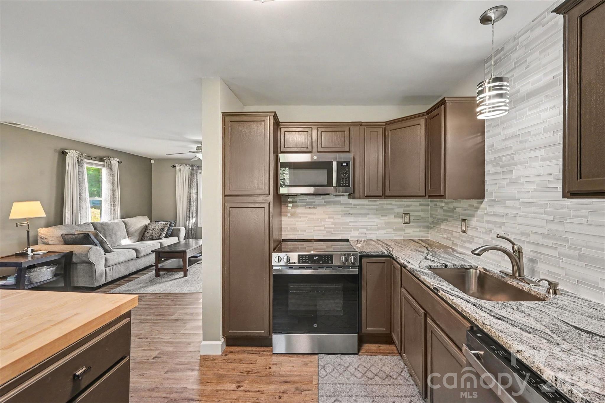 812 Capps Hill Mine Road — Charlotte