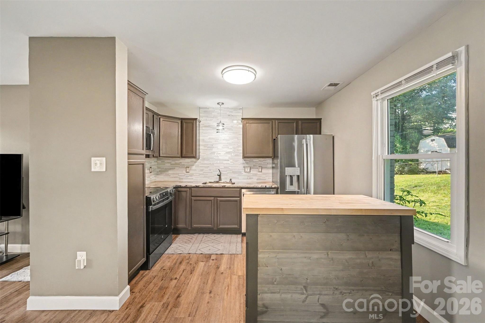 812 Capps Hill Mine Road — Charlotte