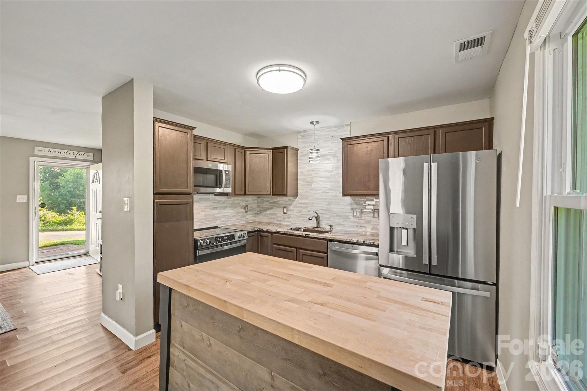 812 Capps Hill Mine Road — Charlotte