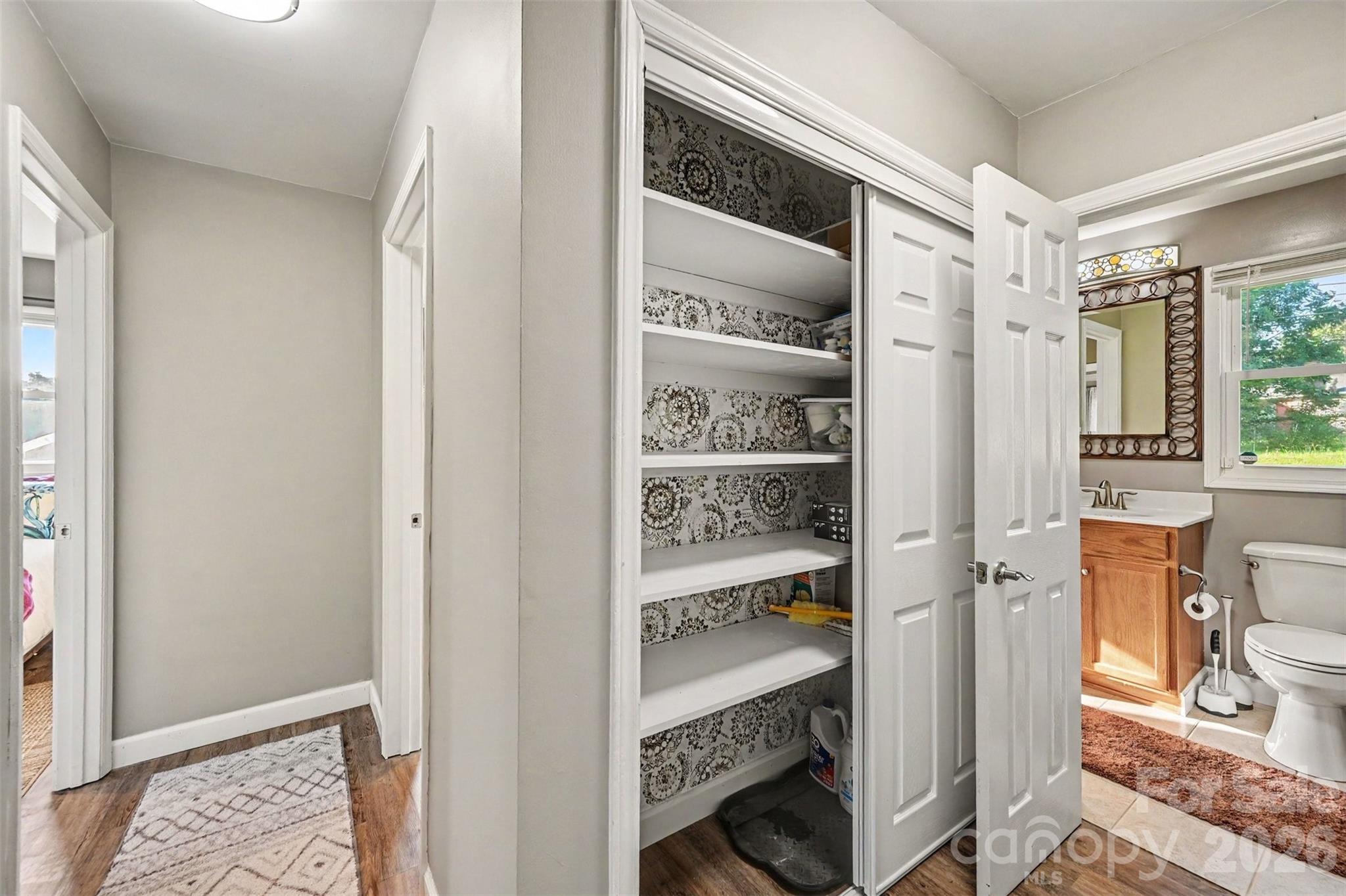 812 Capps Hill Mine Road — Charlotte