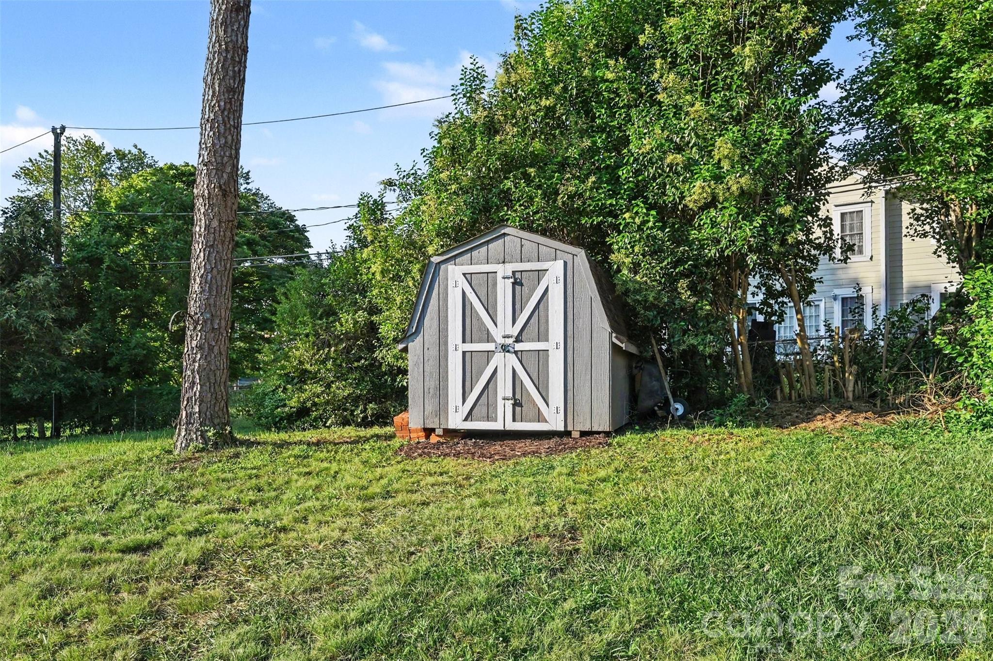 812 Capps Hill Mine Road — Charlotte