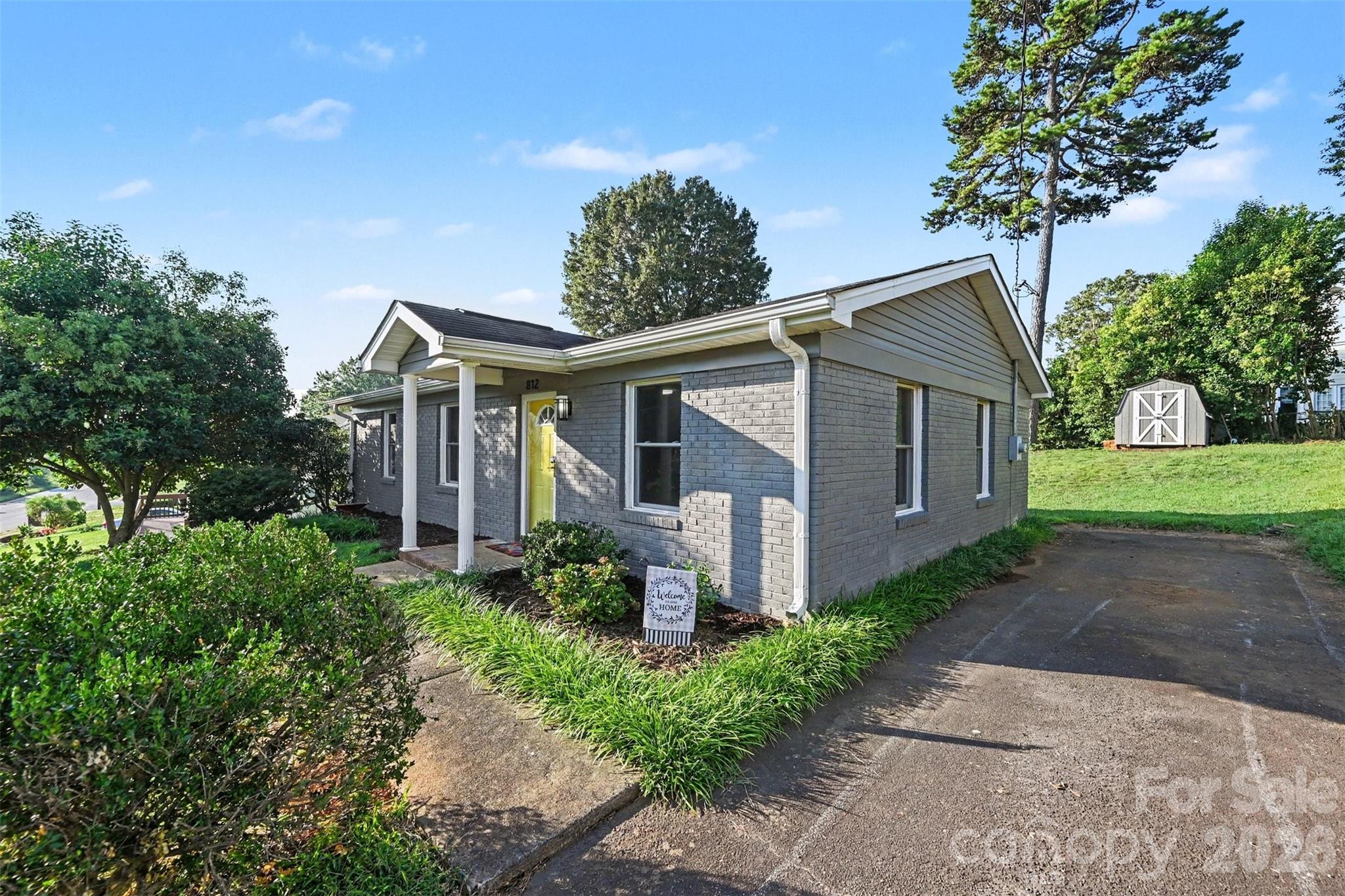 812 Capps Hill Mine Road — Charlotte