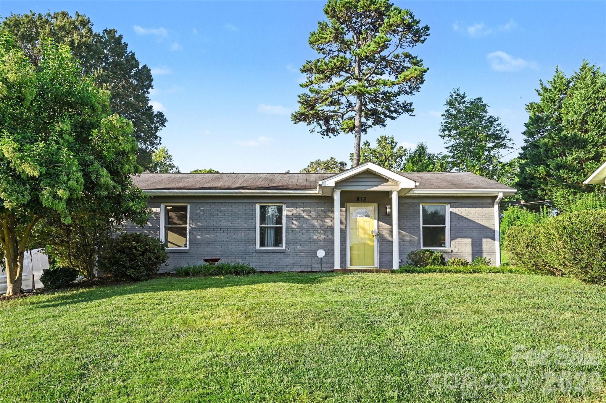 812 Capps Hill Mine Road — Charlotte