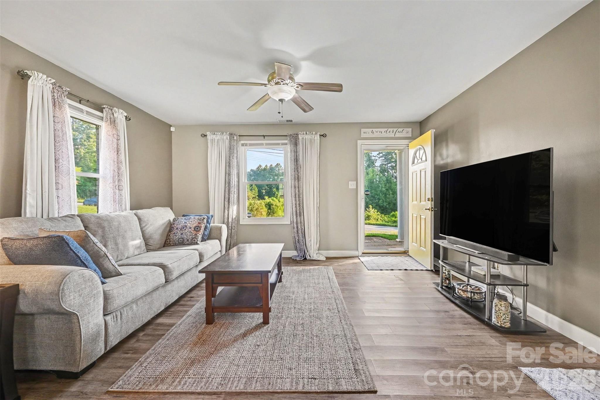 812 Capps Hill Mine Road — Charlotte