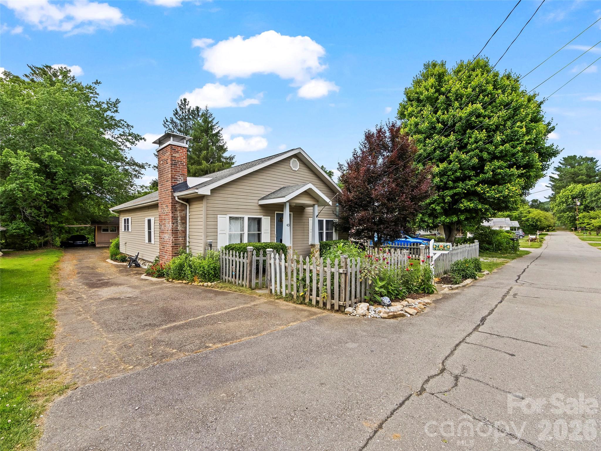 43 Avery Street — Waynesville