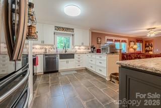 455 Avery Lane — Newland