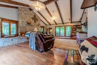 455 Avery Lane — Newland