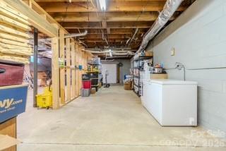 455 Avery Lane — Newland