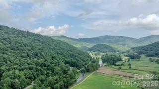 455 Avery Lane — Newland