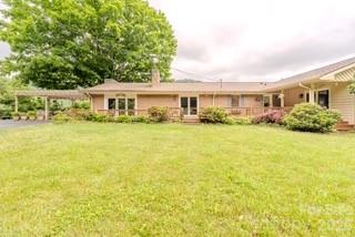 455 Avery Lane — Newland