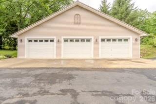 455 Avery Lane — Newland