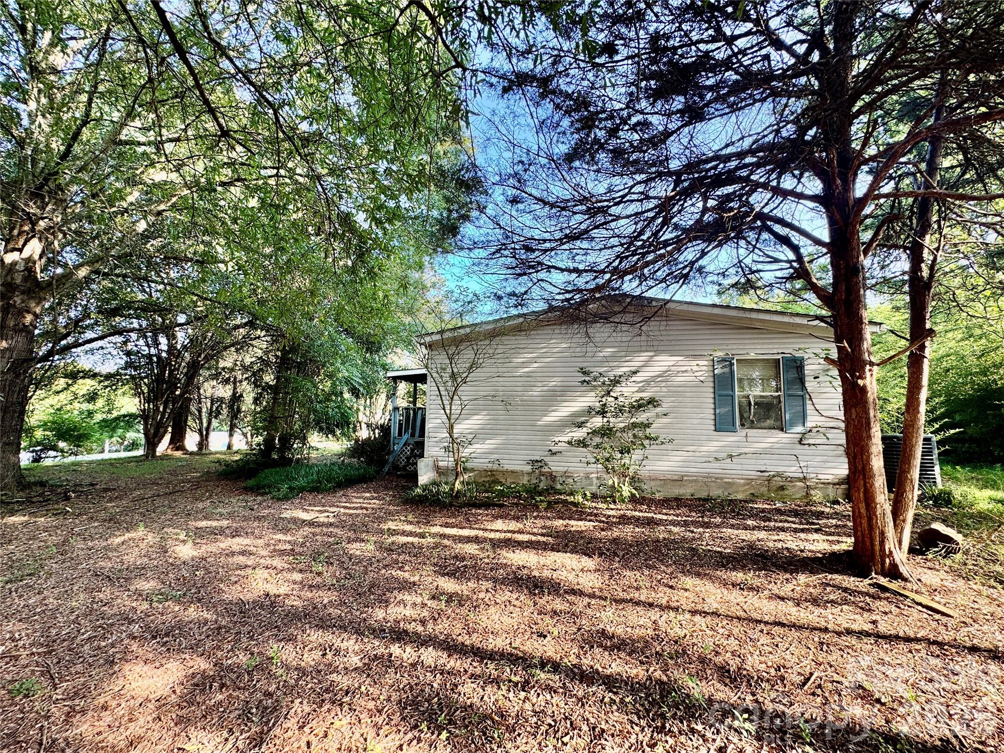 1104 Stage Coach Trail — Yadkinville