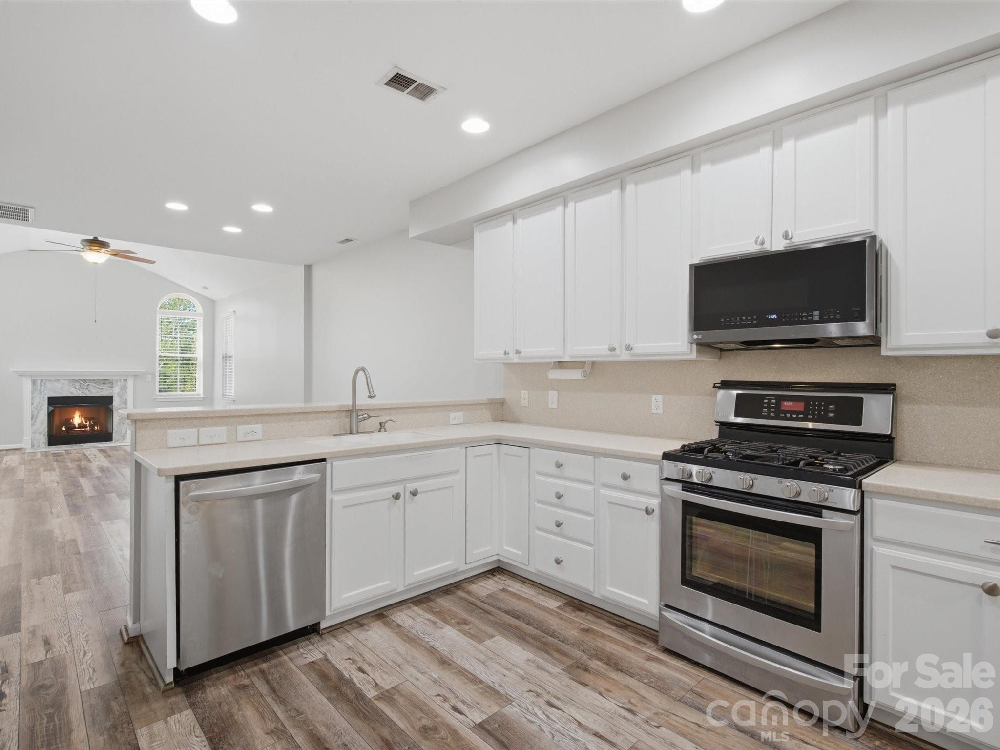 868 Ledgestone Court — Tega Cay