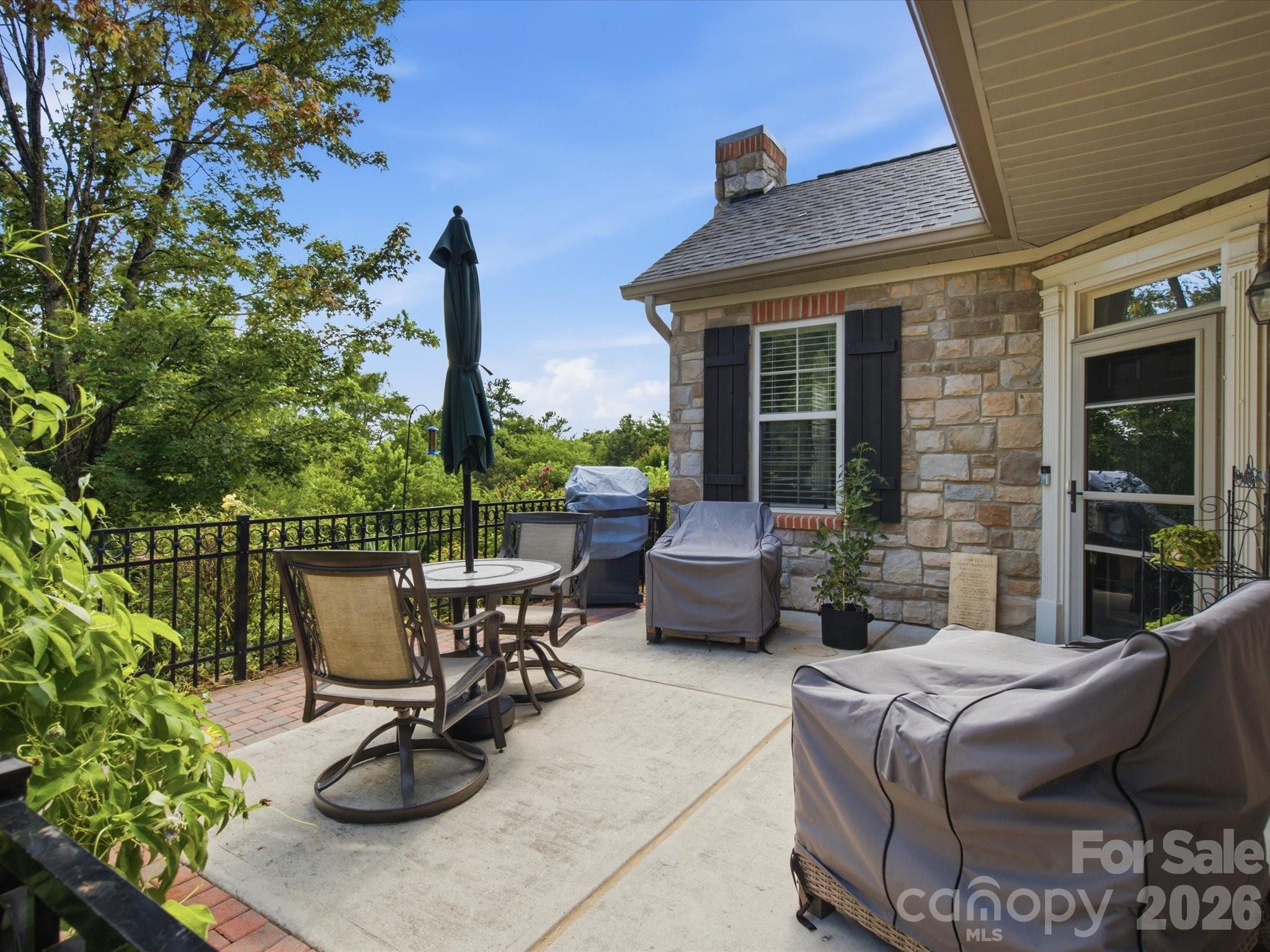 868 Ledgestone Court — Tega Cay