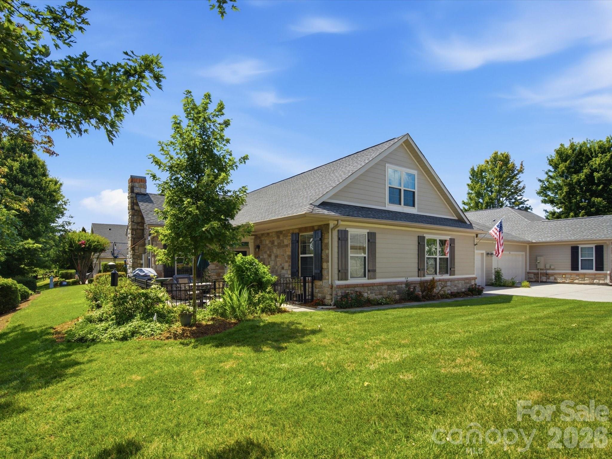 868 Ledgestone Court — Tega Cay