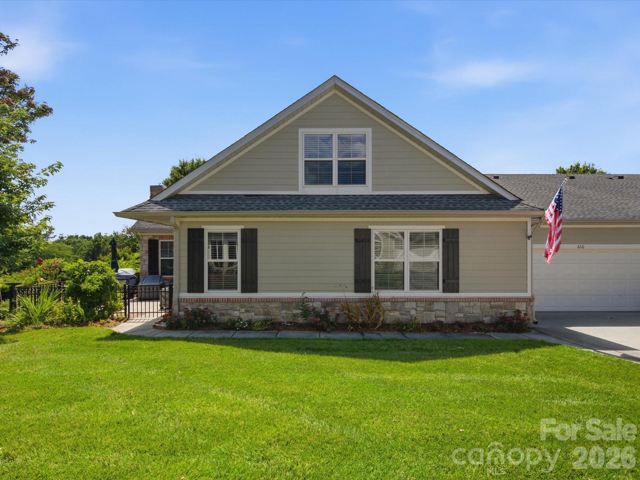868 Ledgestone Court — Tega Cay