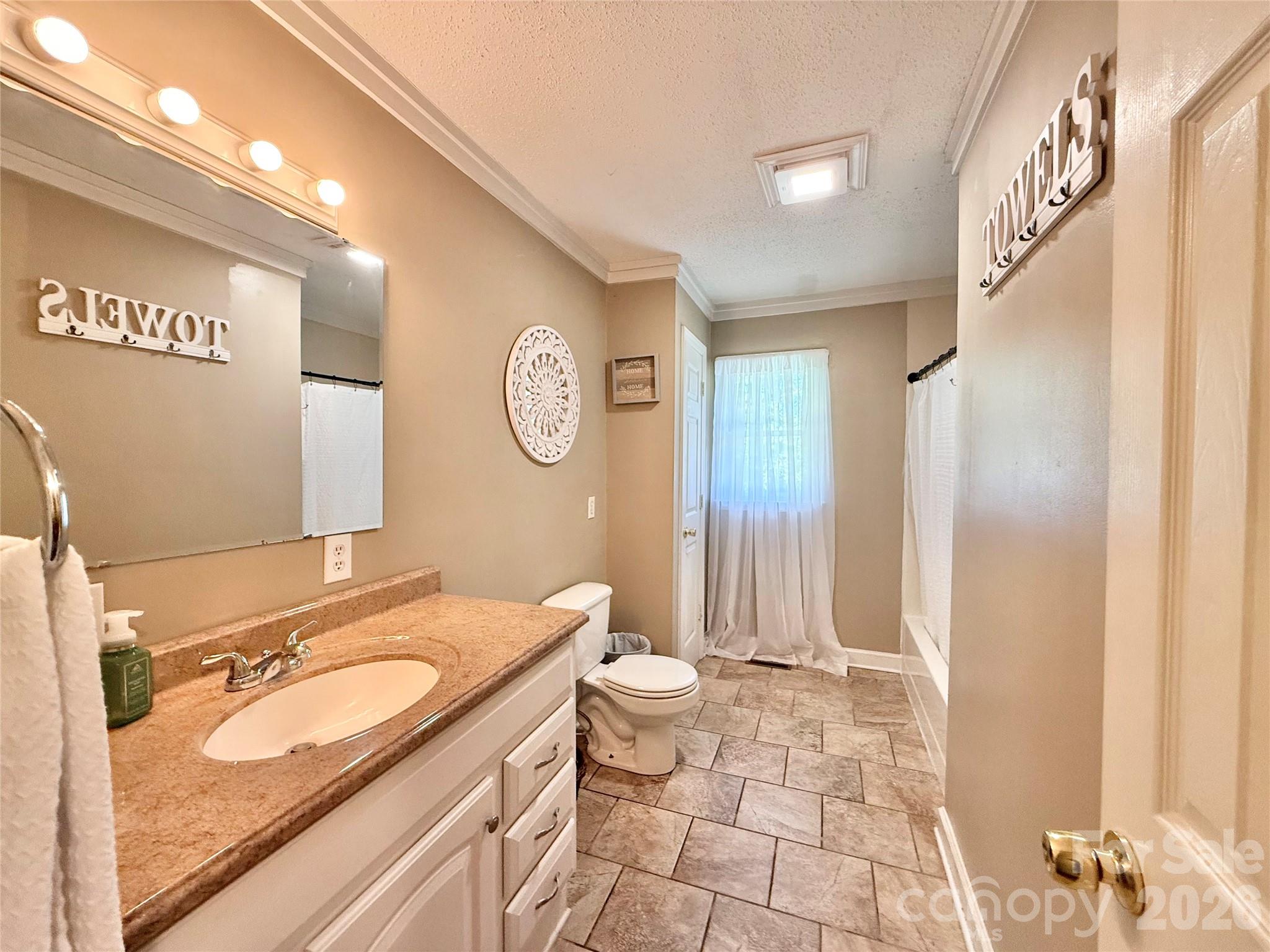 715 Grandview Road — Clover