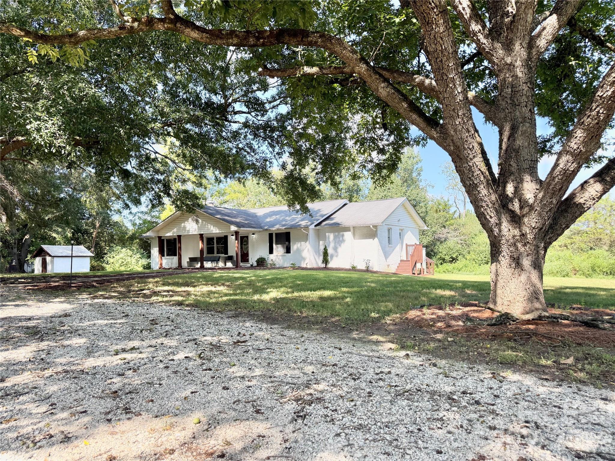715 Grandview Road — Clover