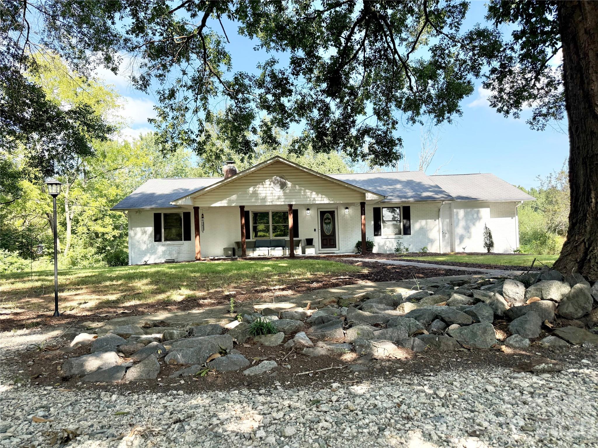715 Grandview Road — Clover