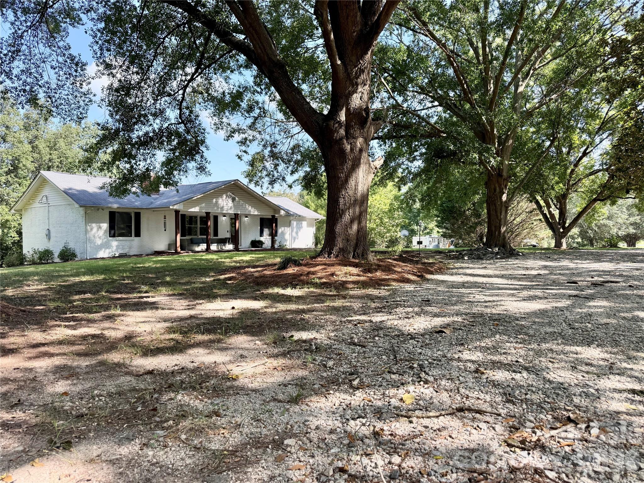 715 Grandview Road — Clover