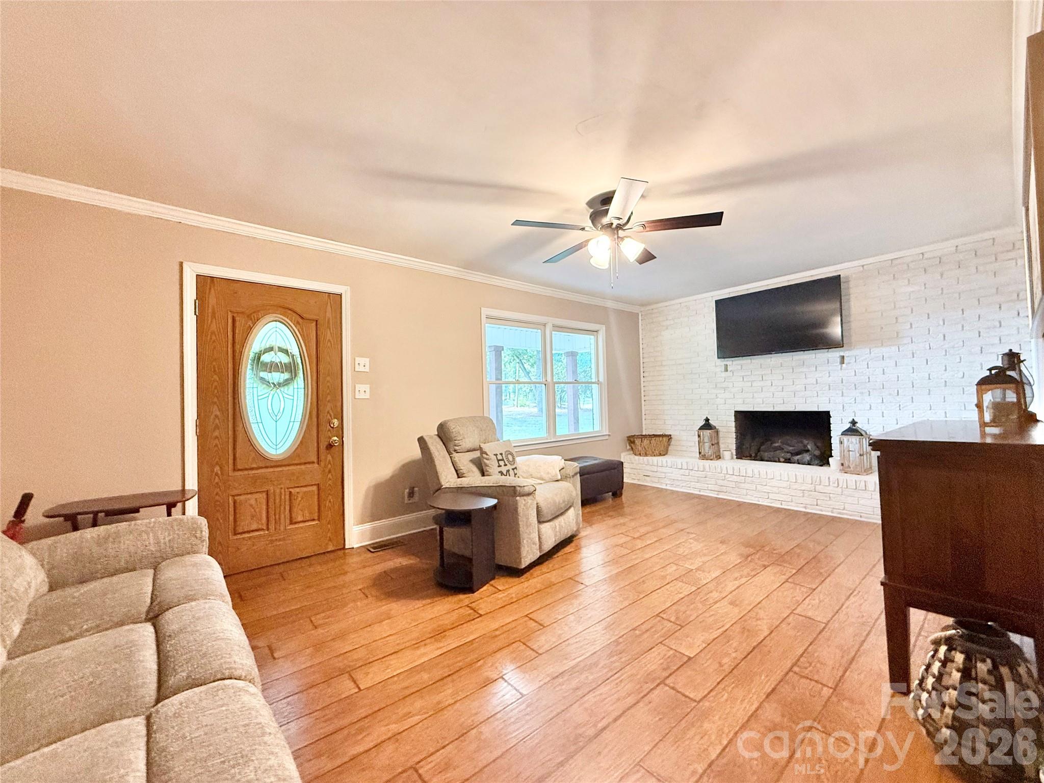715 Grandview Road — Clover