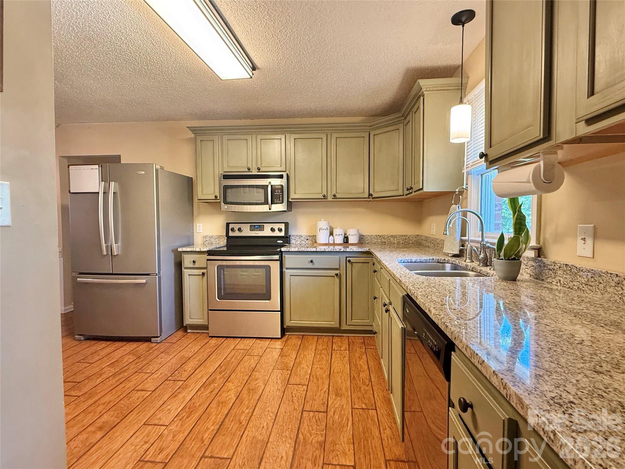 715 Grandview Road — Clover