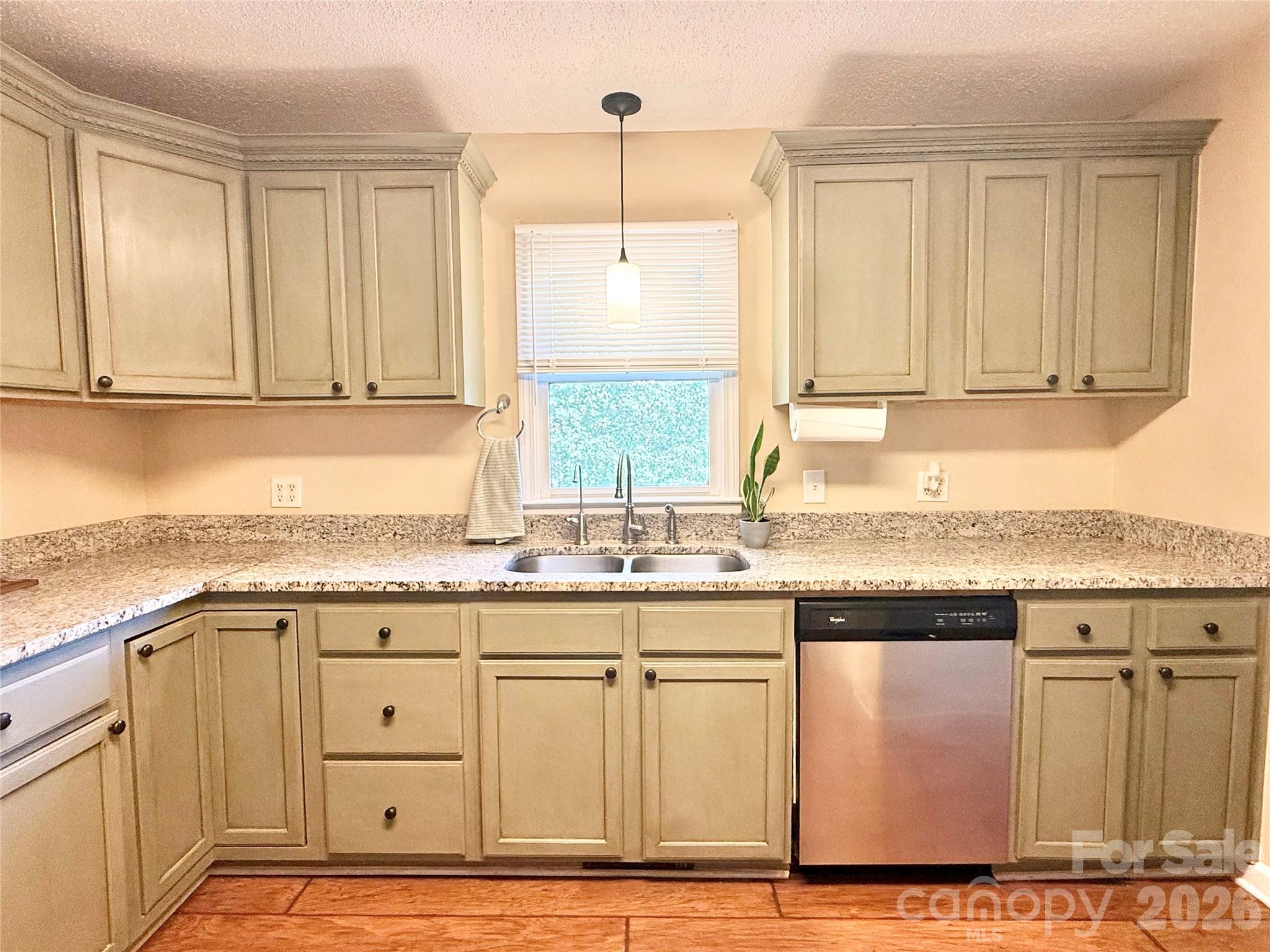 715 Grandview Road — Clover