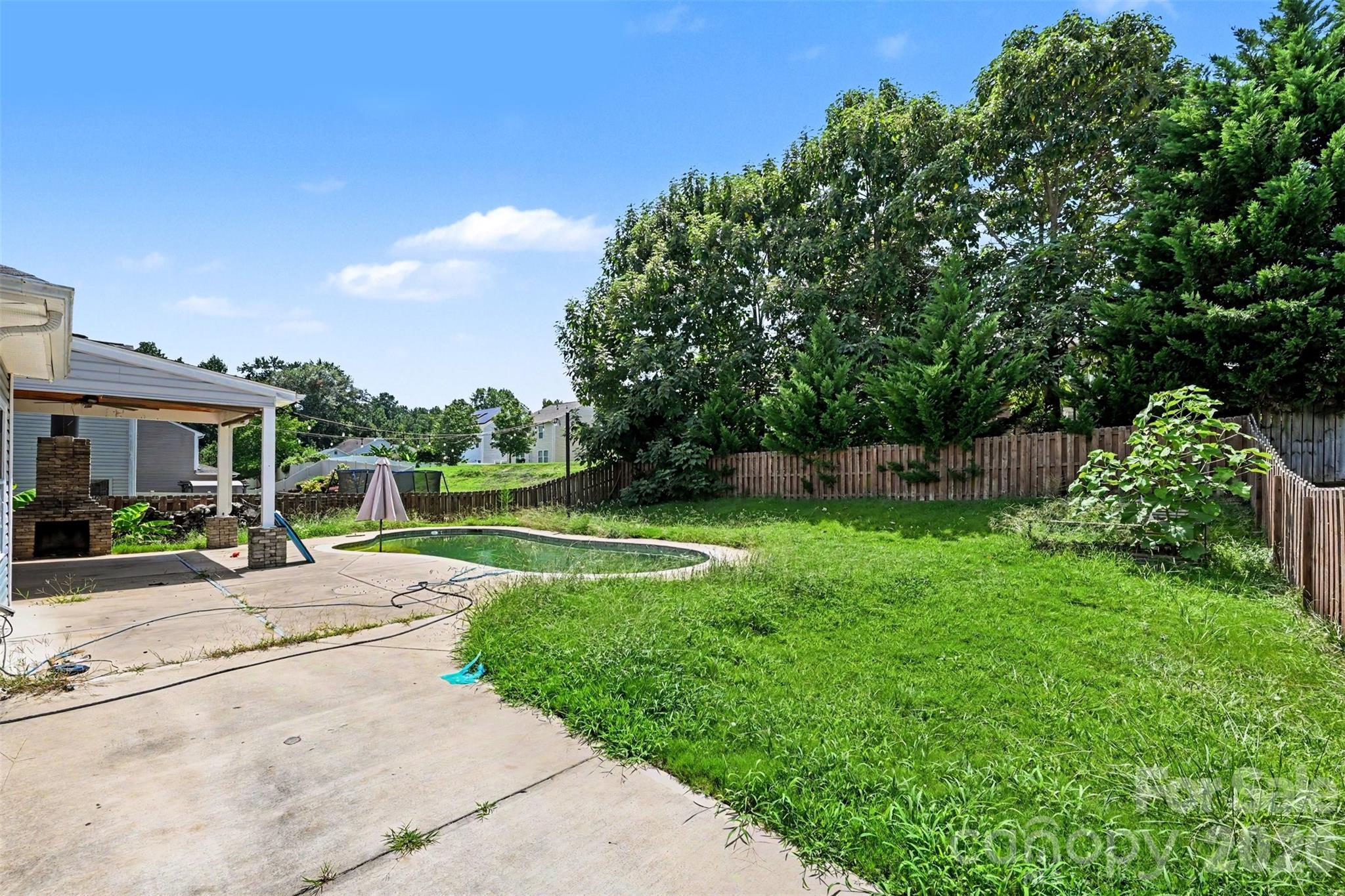 2122 Gillette Drive — Clover