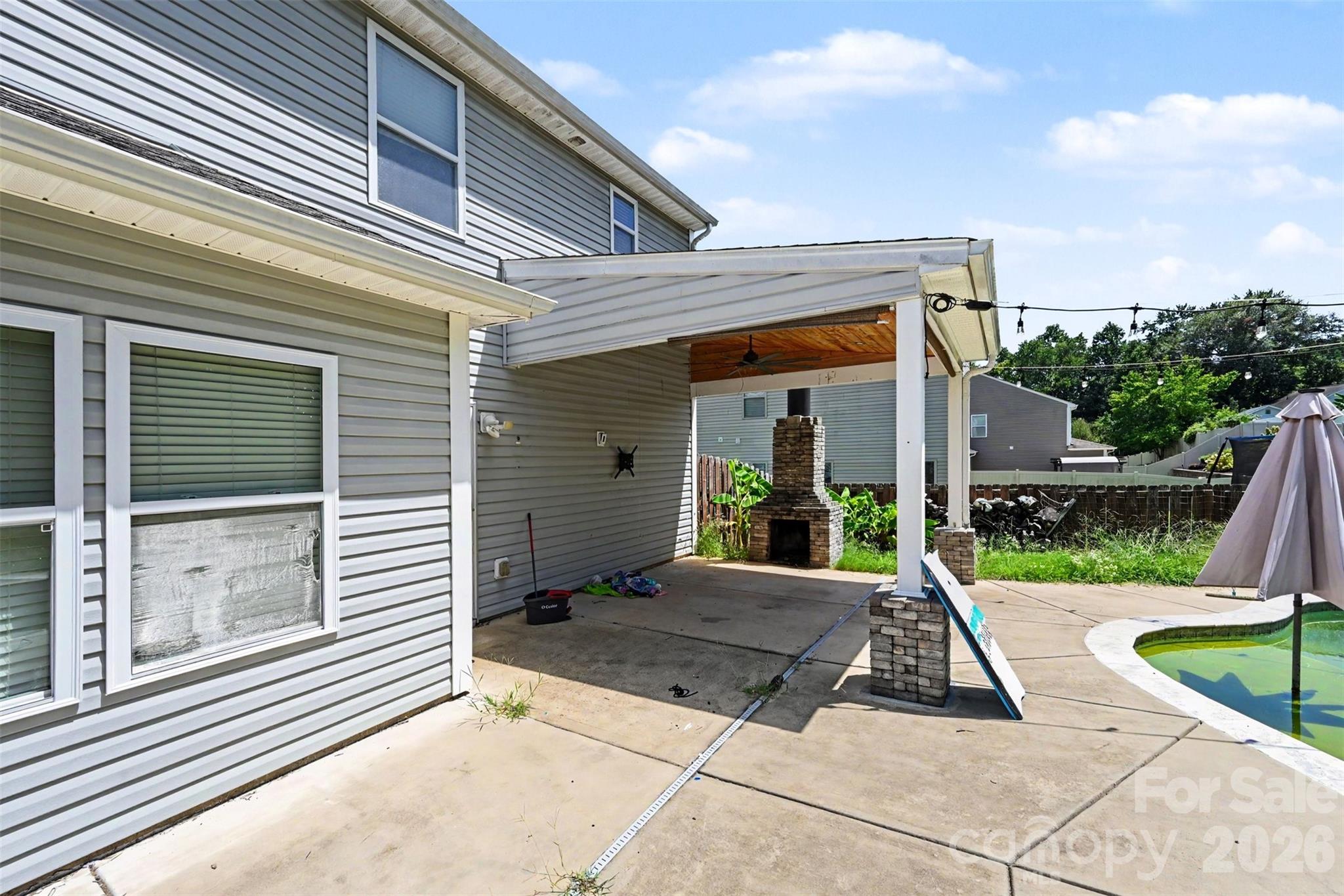 2122 Gillette Drive — Clover