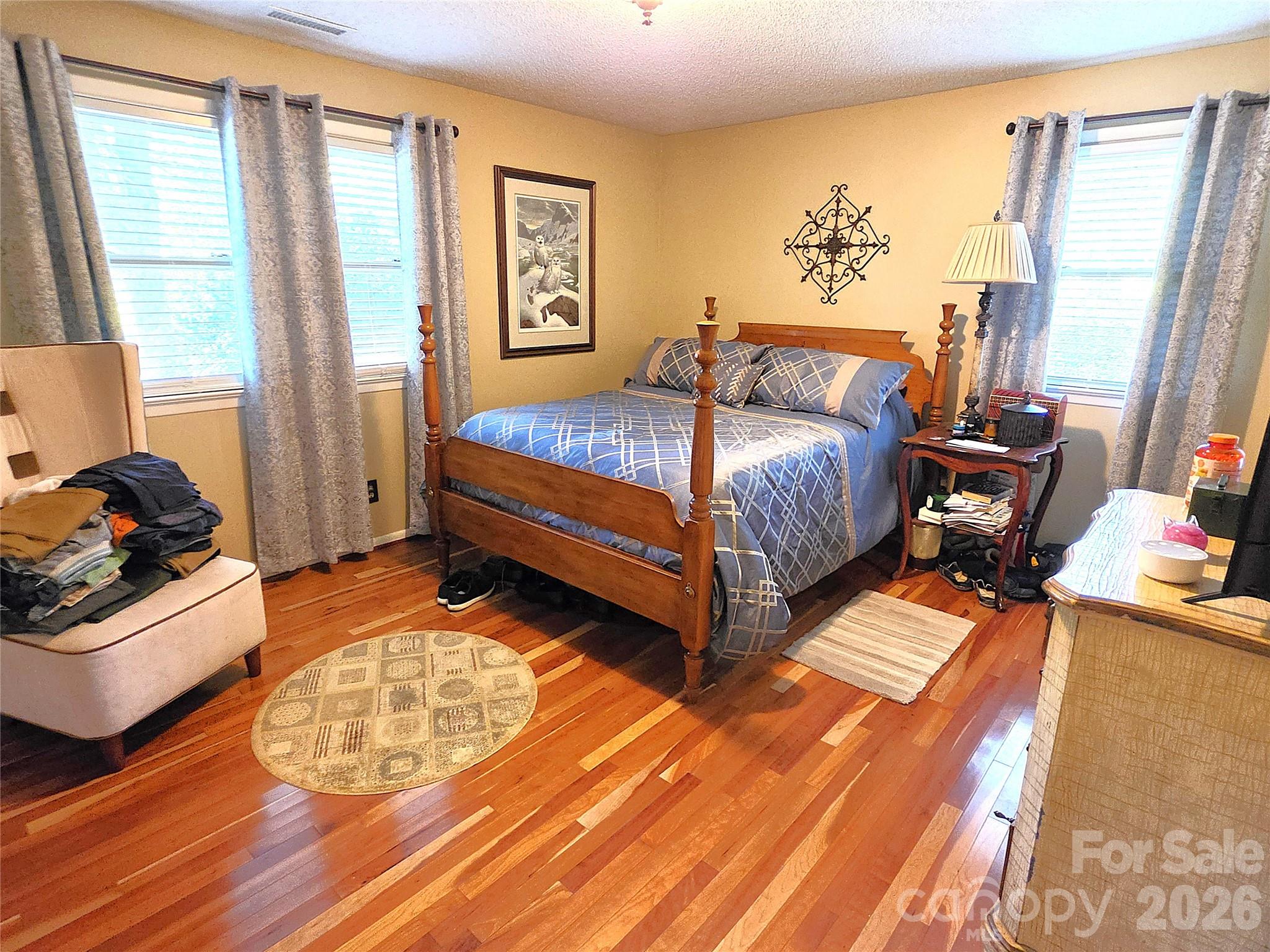 2925 4th Street Drive NE — Hickory