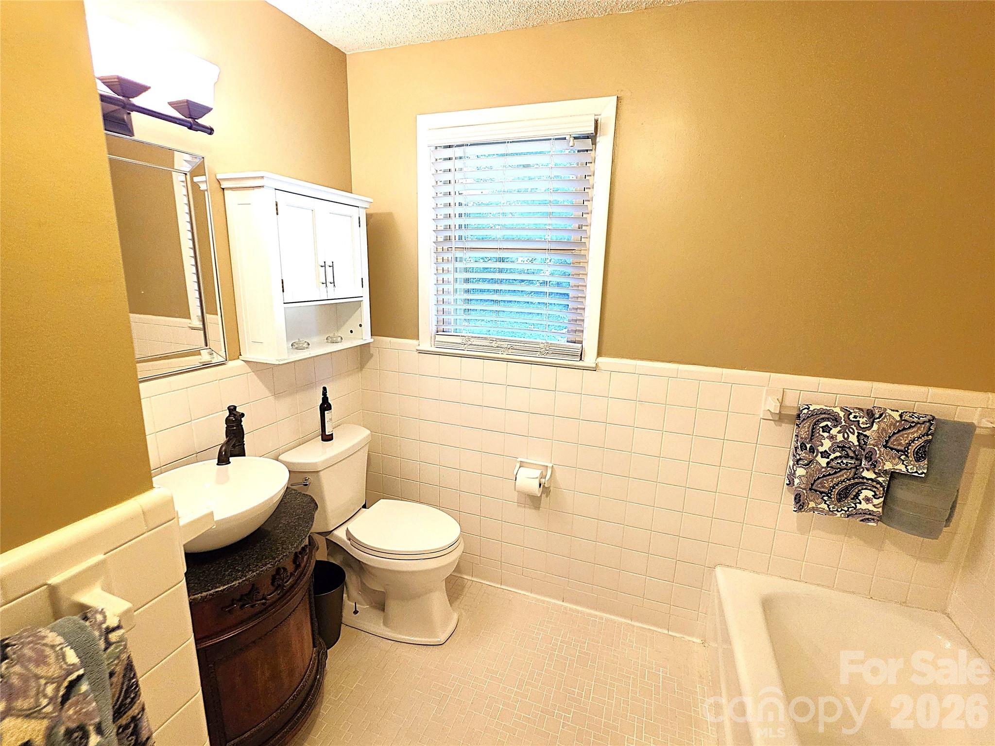 2925 4th Street Drive NE — Hickory