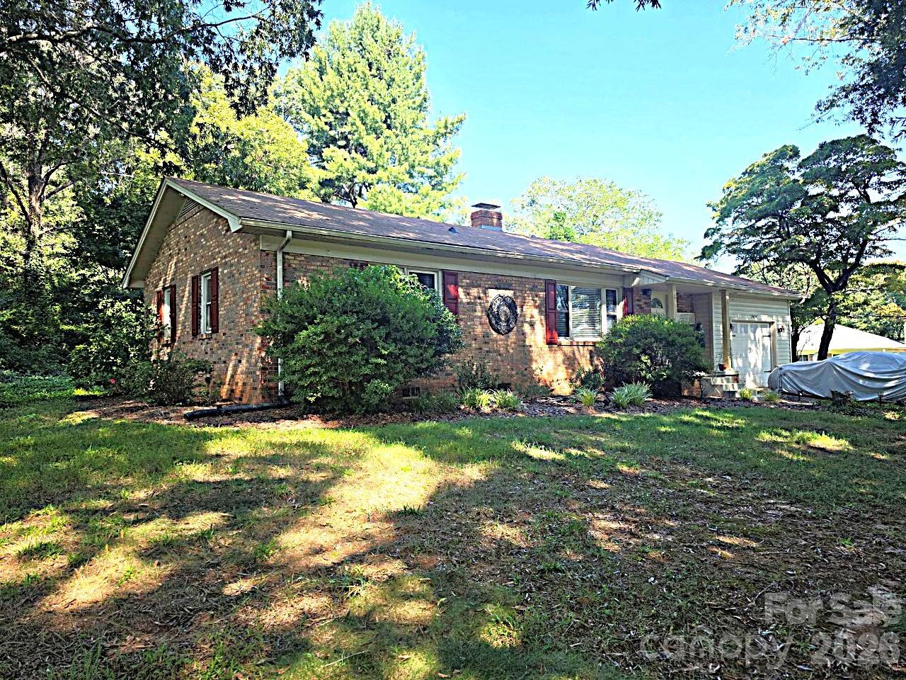 2925 4th Street Drive NE — Hickory