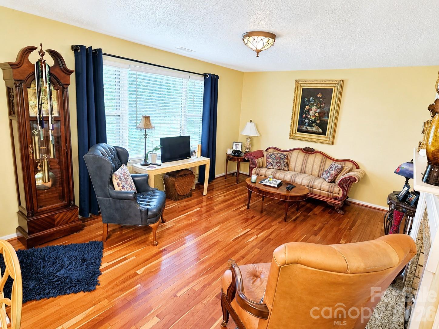 2925 4th Street Drive NE — Hickory