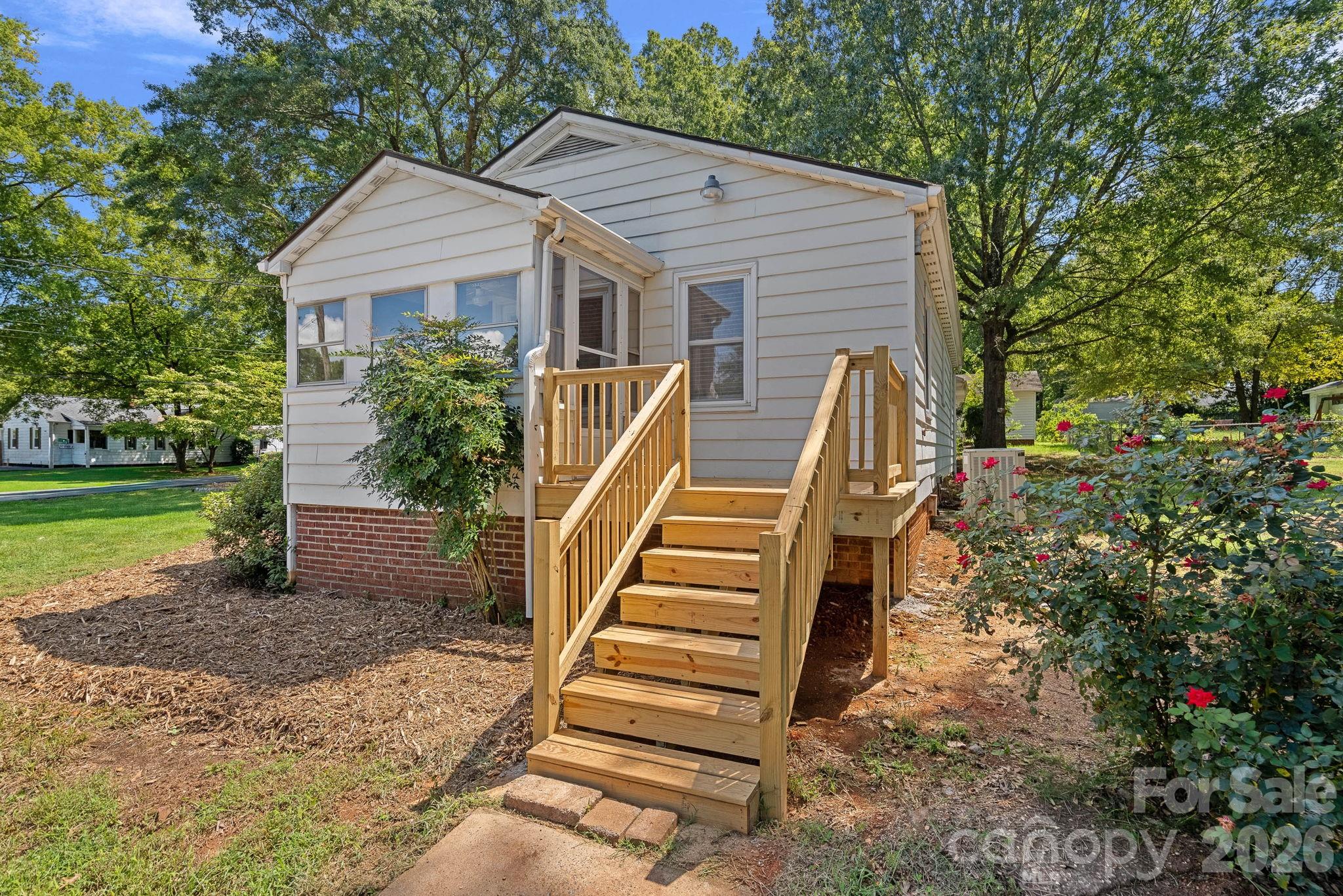 1127 Thompson Avenue — Charlotte
