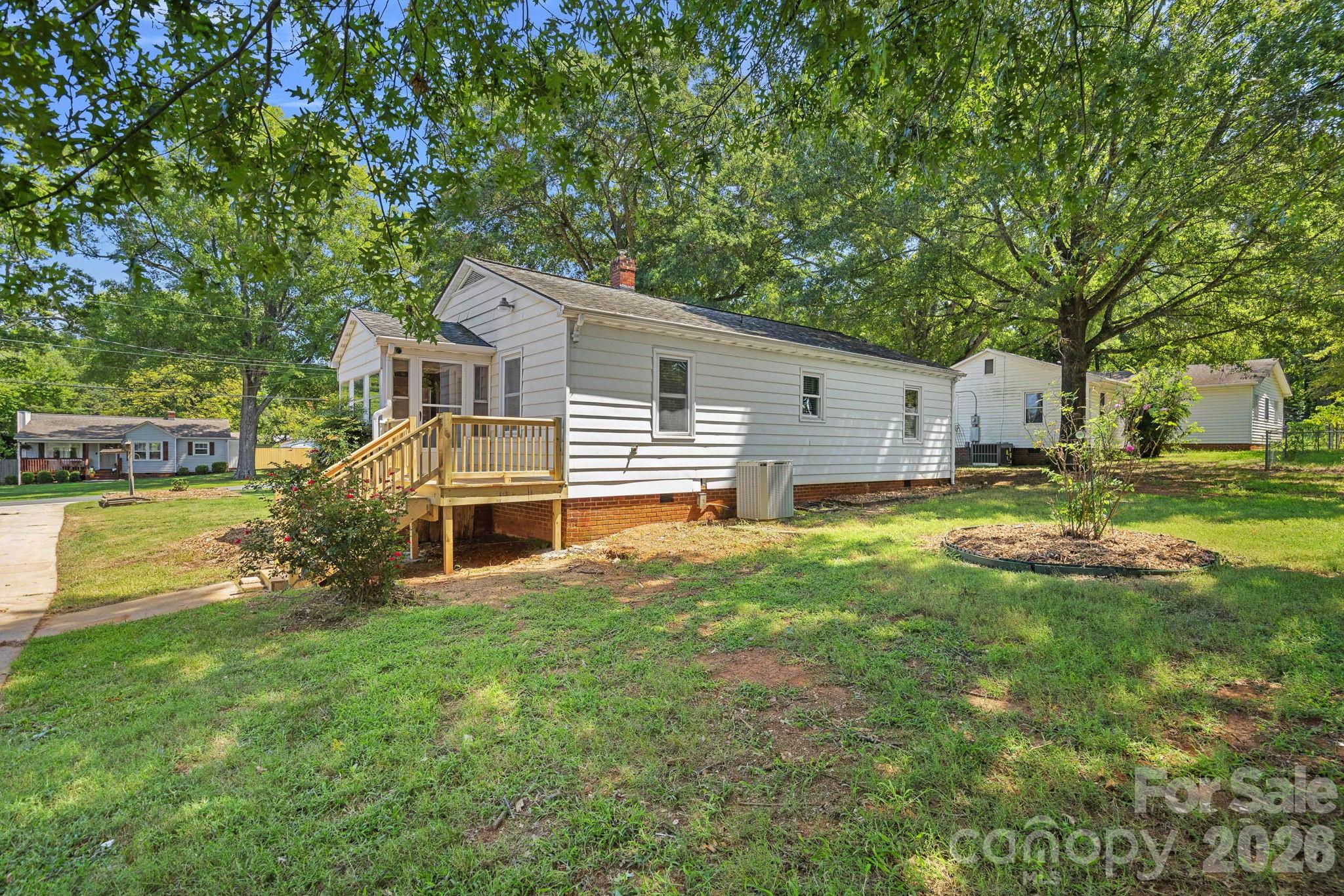 1127 Thompson Avenue — Charlotte