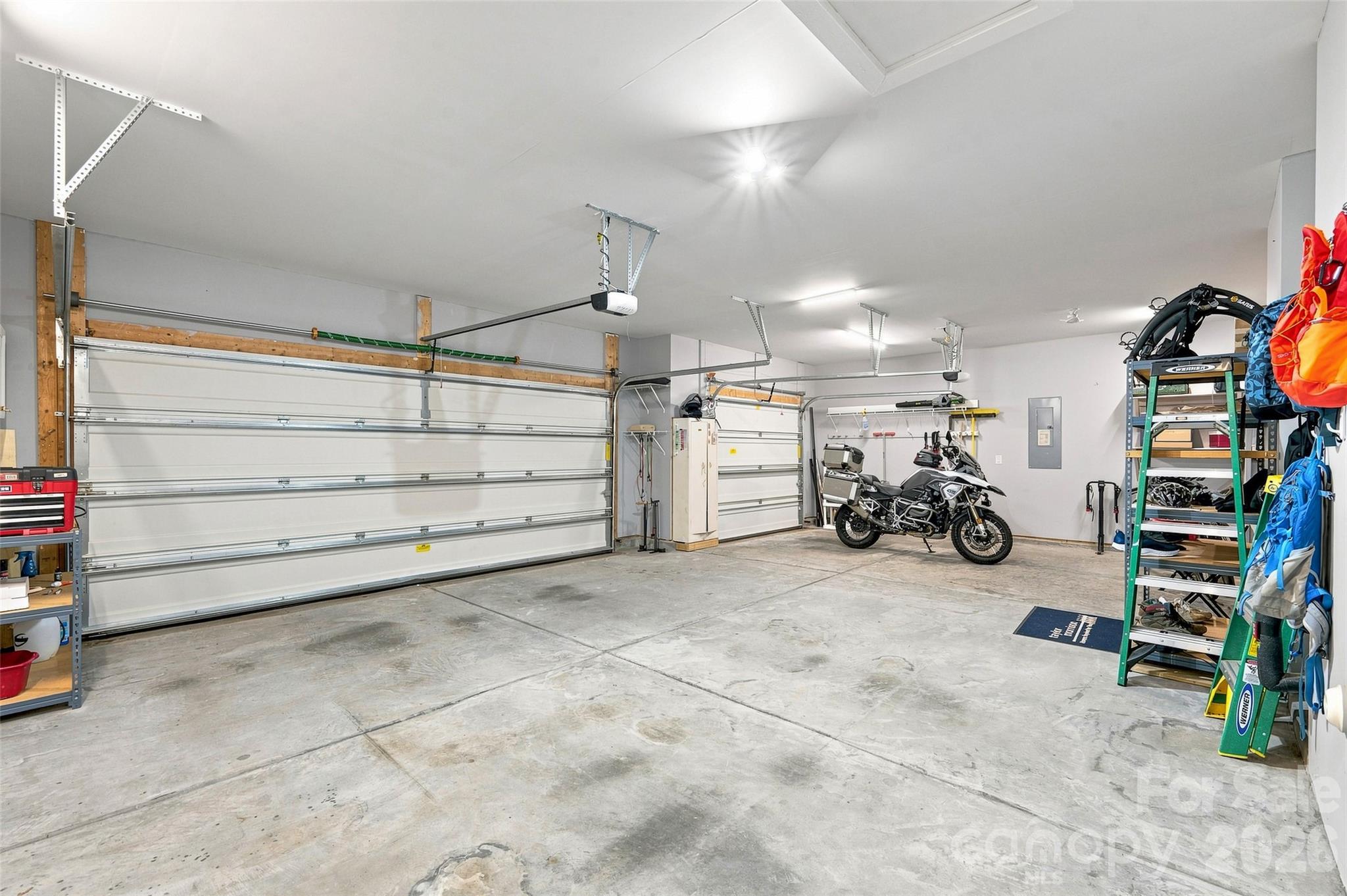 8829 Bur Lane — Huntersville