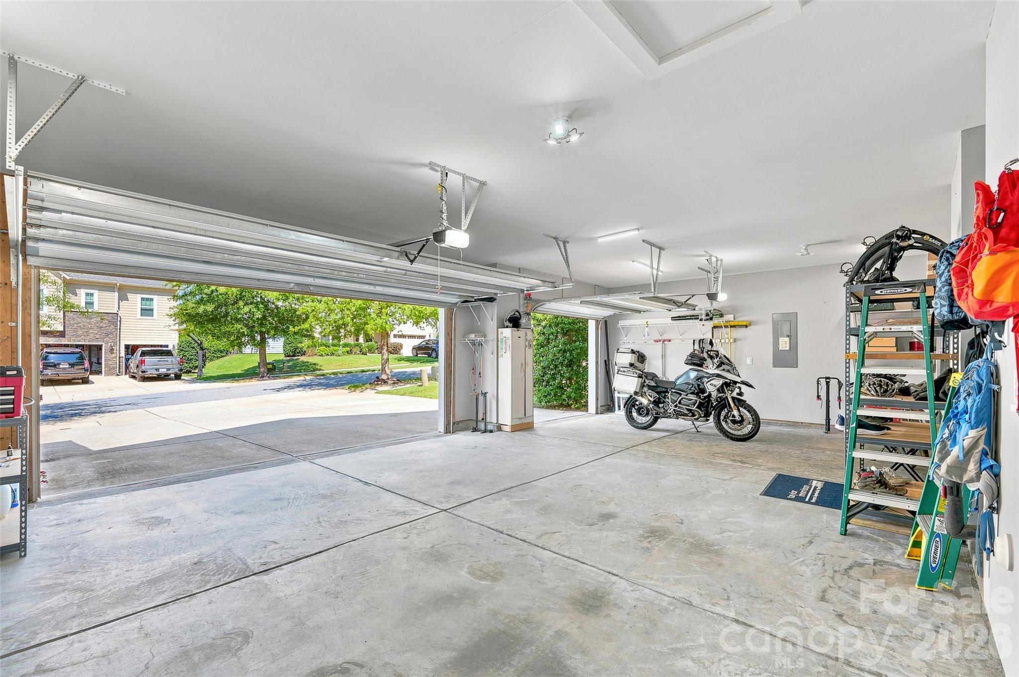 8829 Bur Lane — Huntersville