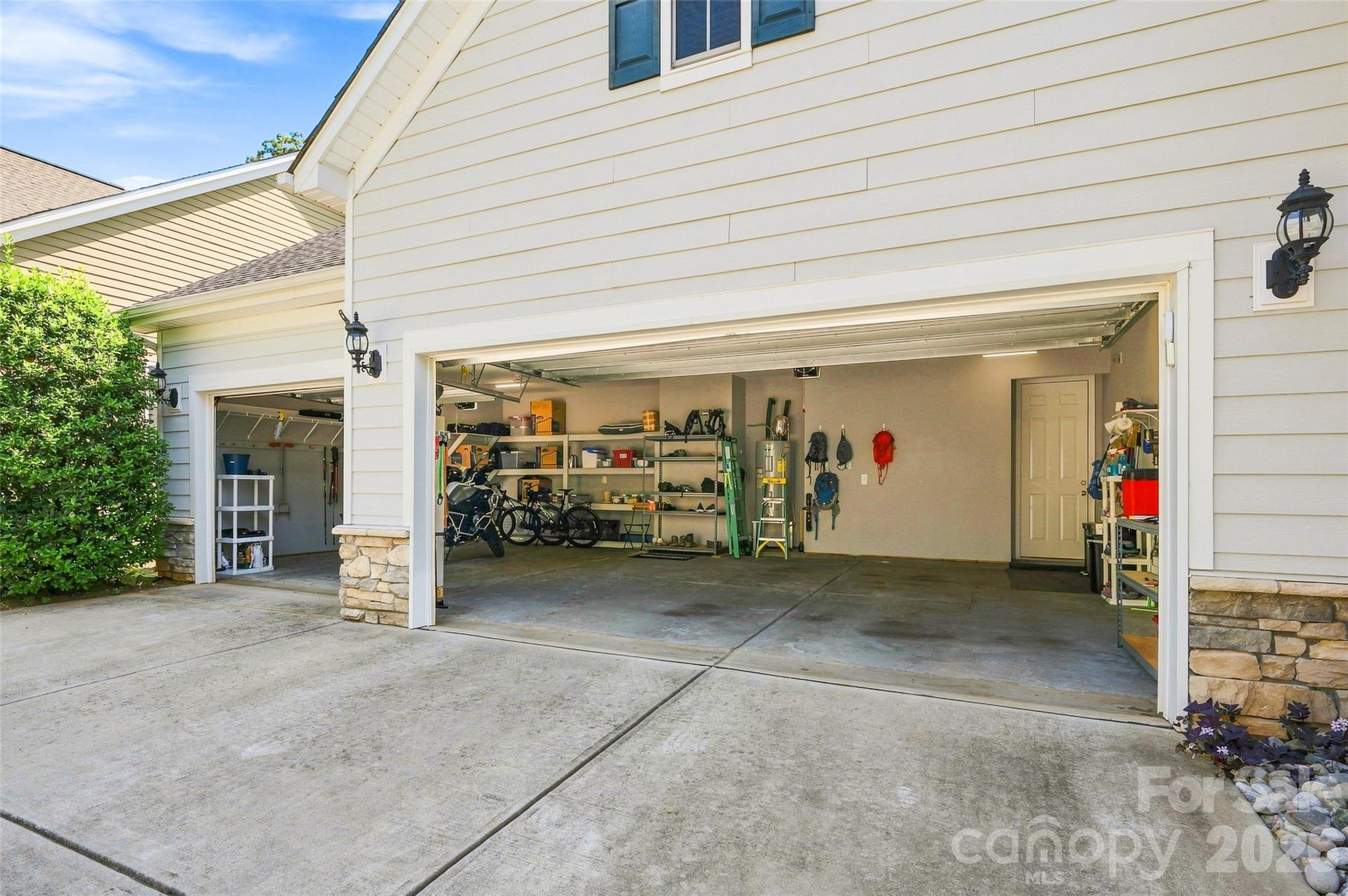 8829 Bur Lane — Huntersville