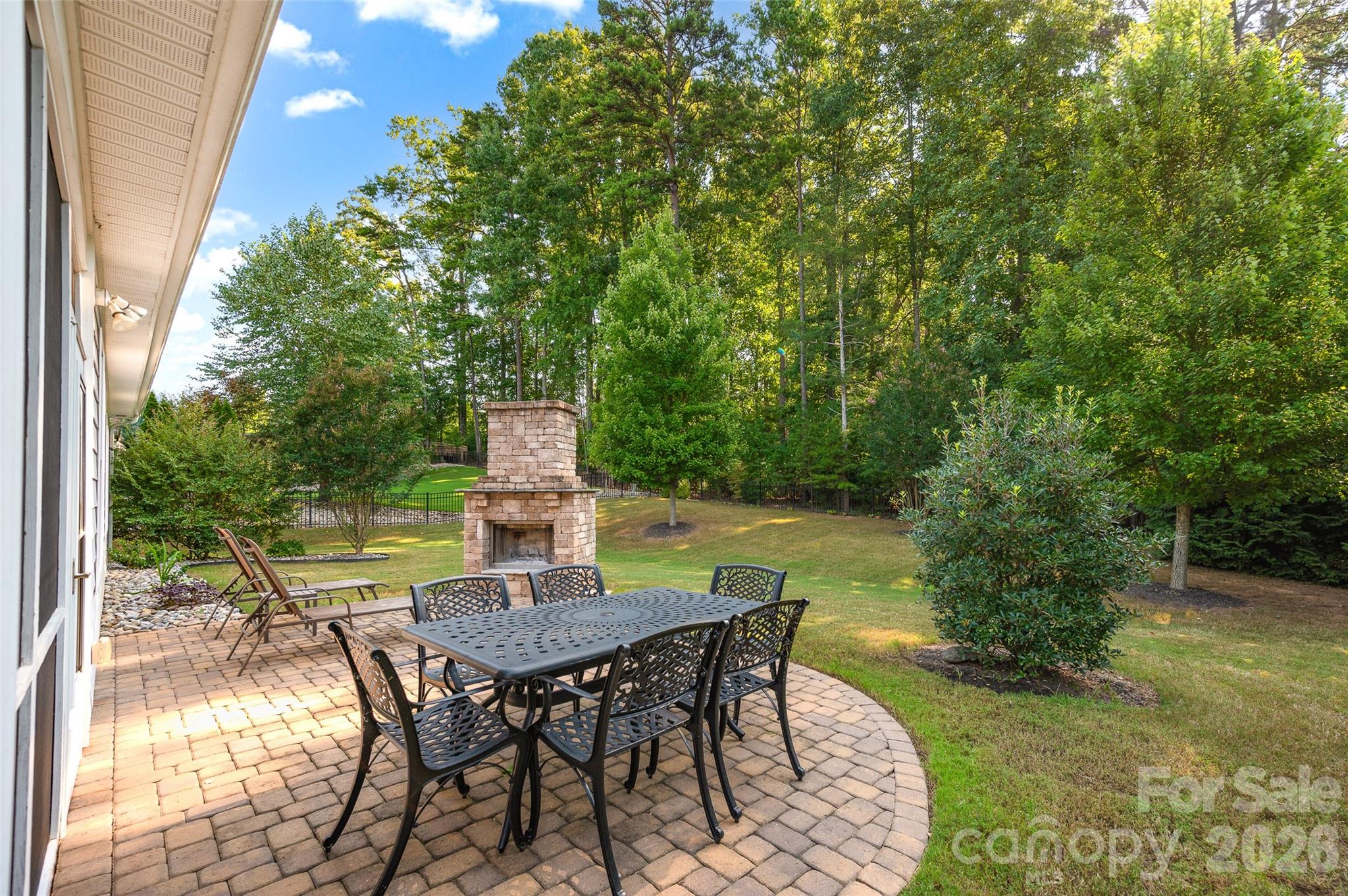 8829 Bur Lane — Huntersville