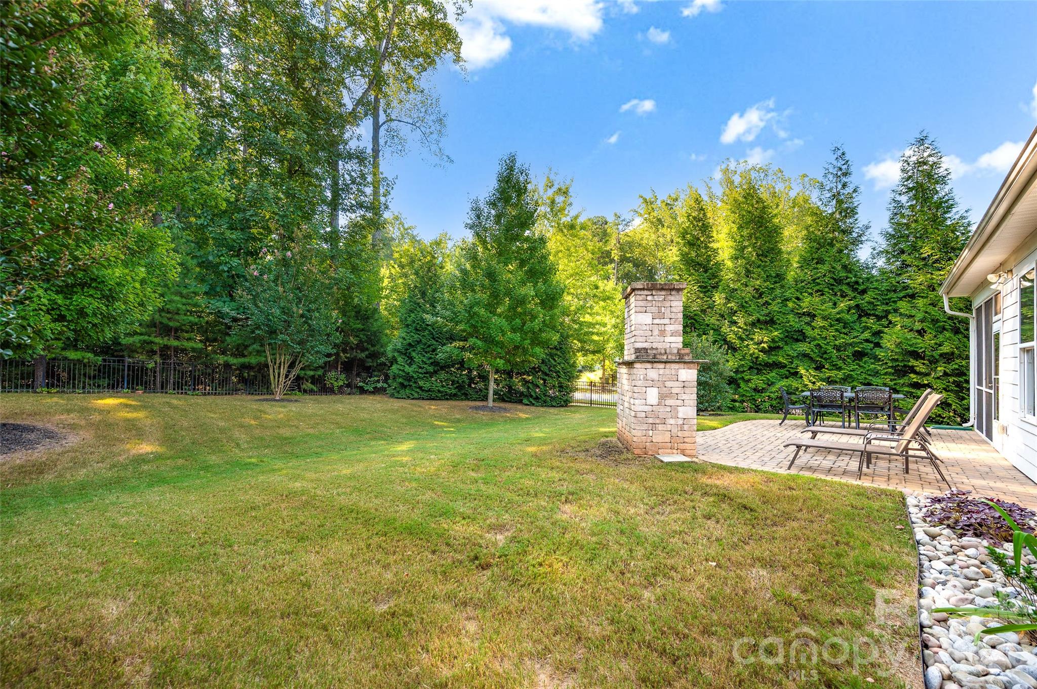 8829 Bur Lane — Huntersville