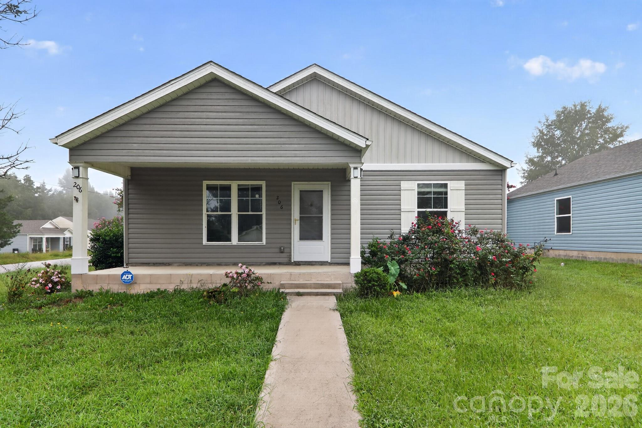 206 Dillon Drive — Clinton