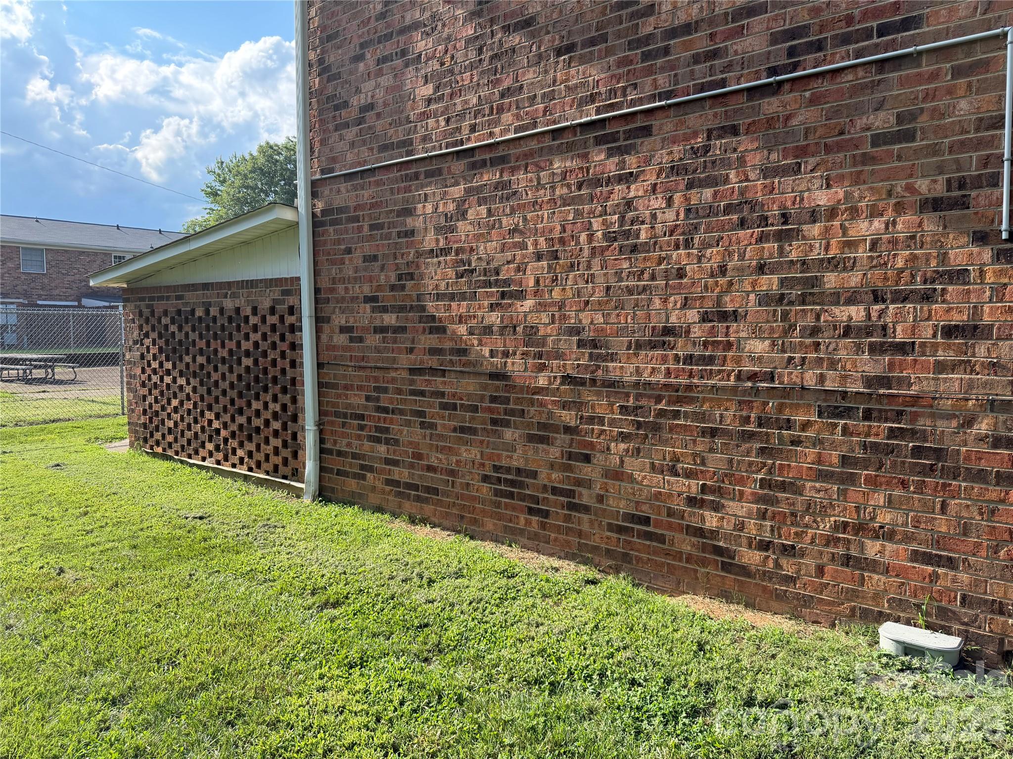 155 NW 17th Street NW #F1 — Hickory